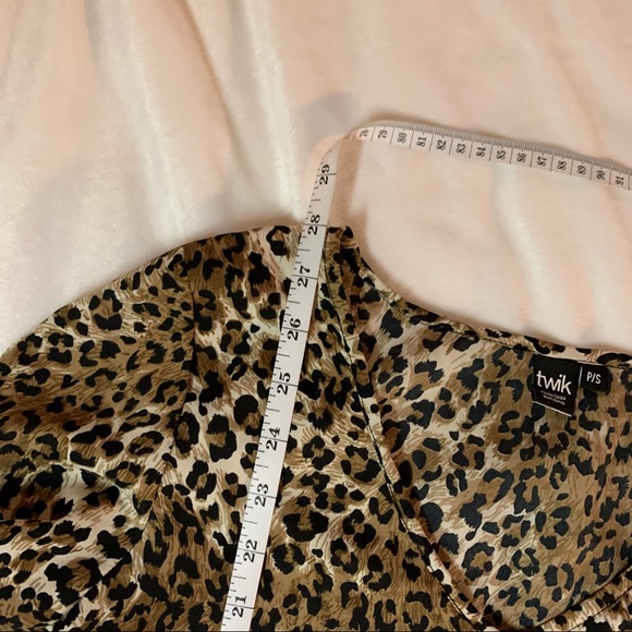 Twik Simons Cheetah Hi-Low 3/4 Sleeve Top Small - Picture 13 of 14